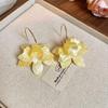 Elegant French Retro Acrylic Flower Earrings: Feminine Niche Fashion, Luxurious High-End Jewelry
