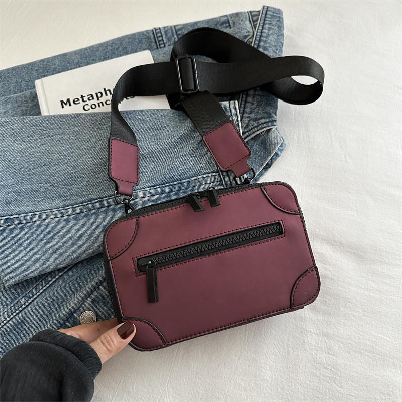 Stylish Men's Casual Crossbody Bag Fashionable Minimalist Commuter Small Square Bag