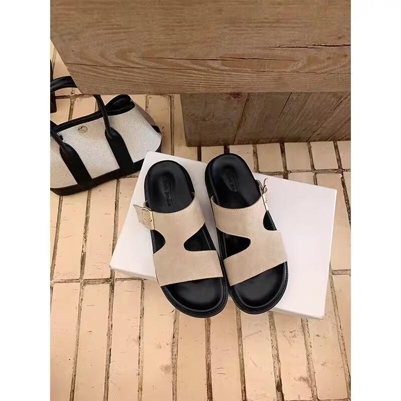 One-word cool slippers for women's outerwear 2025 spring and summer new fashionable versatile casual skirt platform beach shoes