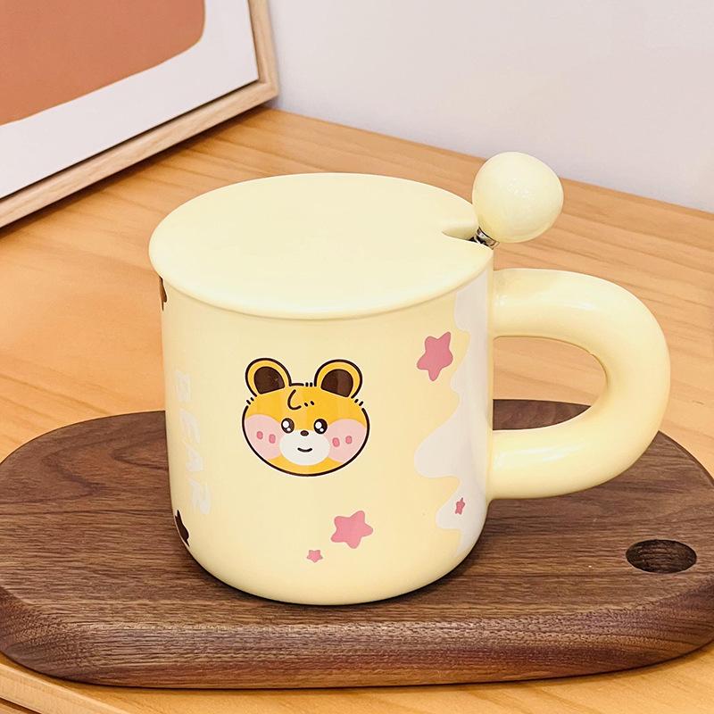 Roztomilý šálek na vodu Kreslený nový produkt Kreativní personalizovaný keramický hrnek domácí oblek Dívky s víčkem šálek Malý dárek