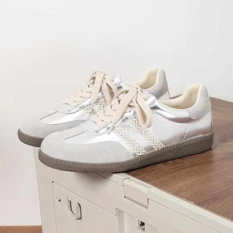 Spot little white shoes women's retro lace 2025 new spring leisure sports color matching soft sole silver German training shoes women