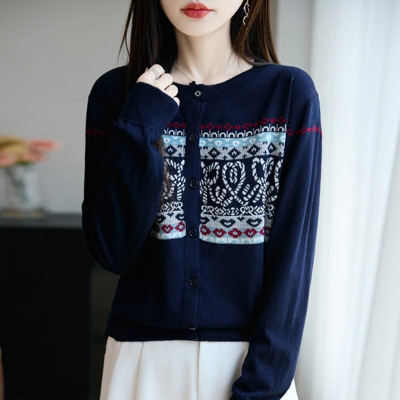 Worsted wool jacquard cardigan women's autumn and winter new small safflower knitted sweater jacket short loose and gentle wind sweater