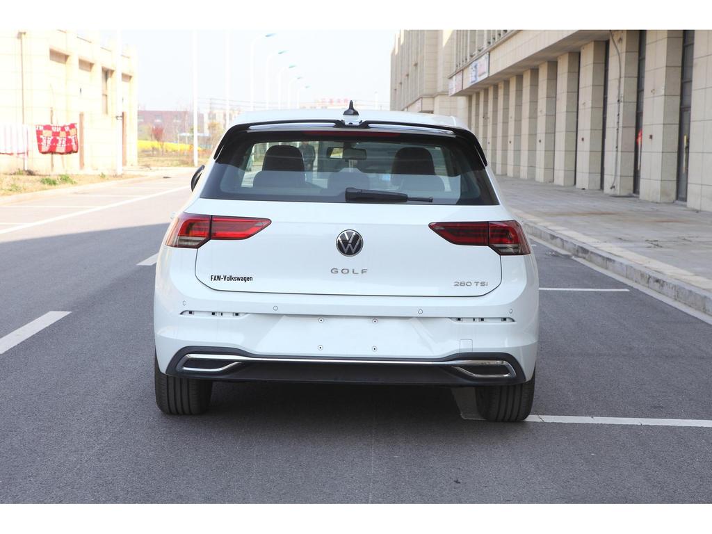 Golf 8 Rear Wing: Easy Installation, Non-Destructive Car Accessory with Quality Guarantee