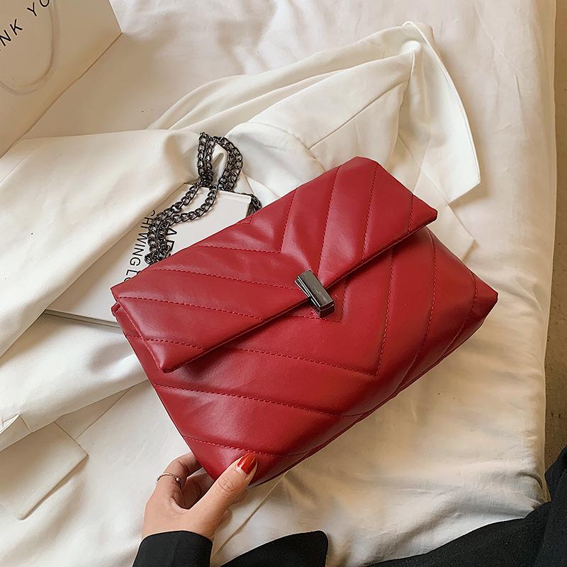 

Трендовая женская летняя сумка кроссбоди на цепочке 2024 - Популярная маленькая квадратная сумка через плечо красный