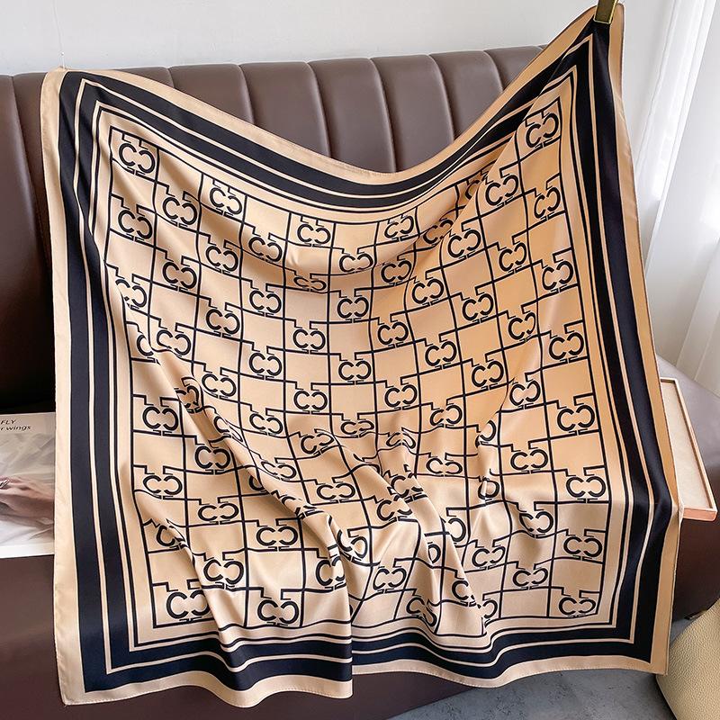 

Корейский новый шарф с надписью Модный большой платок Высококлассный темперамент Декоративный шарф Шелковый шарф Женский головной платок 90*90cm