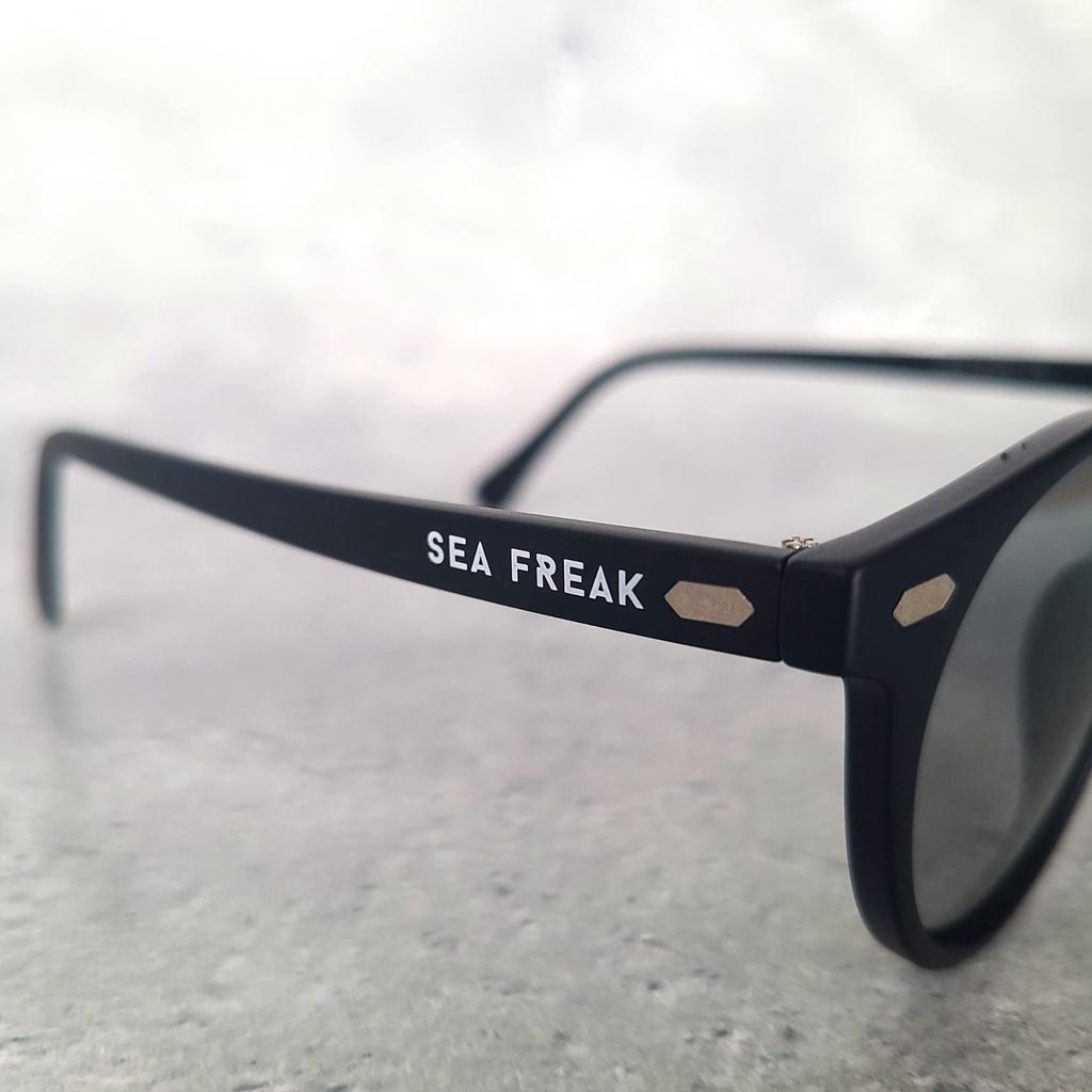 SEA FREAK Photochromic Polarized Sunglasses with Automatic Lens Color Change for and UV Protection Men's Fishing, Driving,