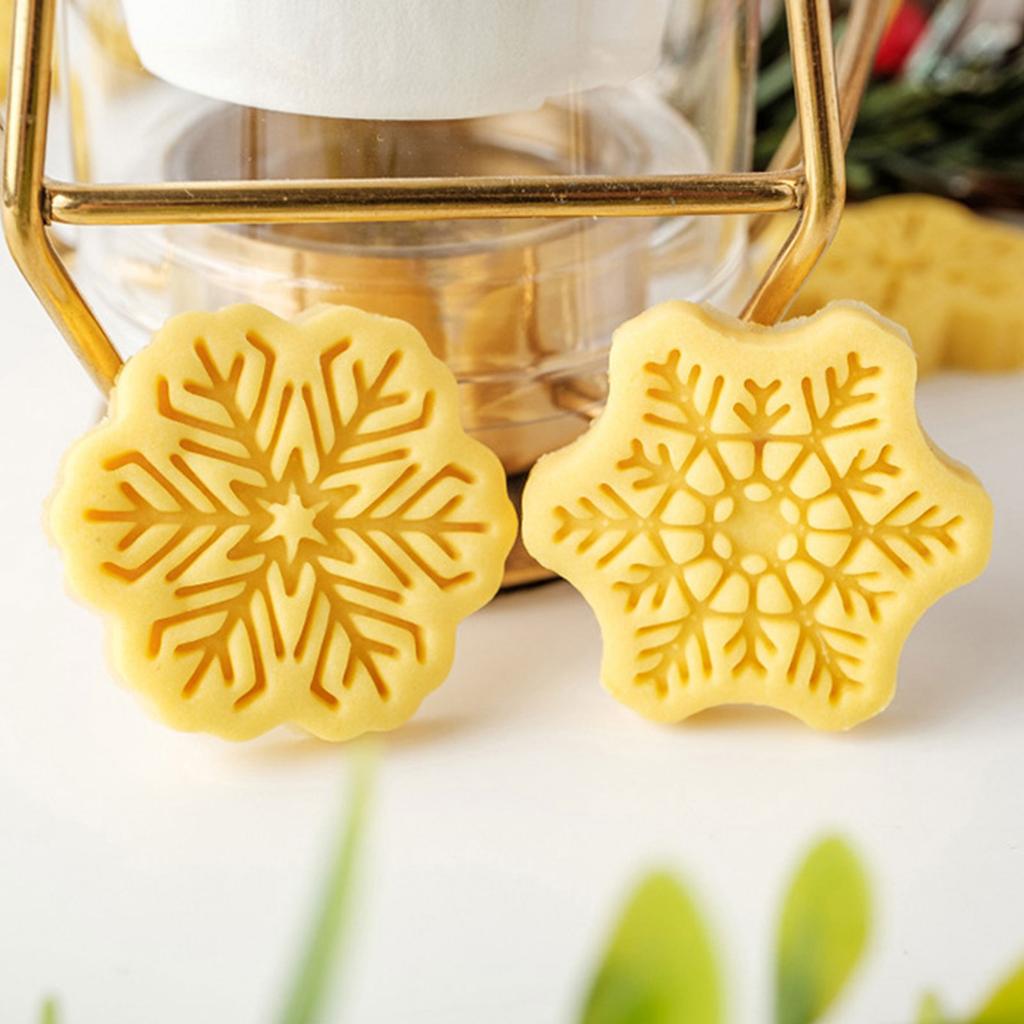 Christmas Snowflake Cookie Cutters Pressable Biscuits Mold Plastic Cookie Stamps DIY Cake Baking Tool Easy To Clean
