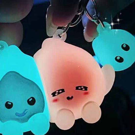 2 szt. Brelok dla pary Luminous Silikonowy w kształcie kropli wody Różowy Niebieski Uśmiechnięta twarz Design Brelok Magnetyczne ssanie Zawieszka do torby