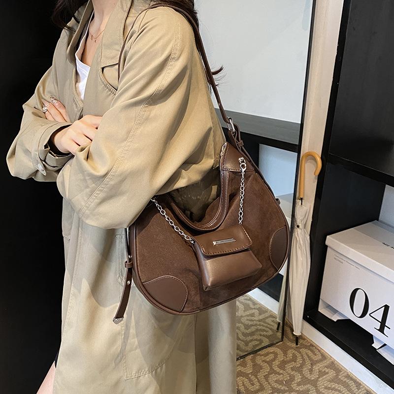 

Нишевая сумка женская 2025 популярный новый модный дизайн сумка на плечо сумка подмышку ретро контрастная сумка-мессенджер 33*9*27 кофейный