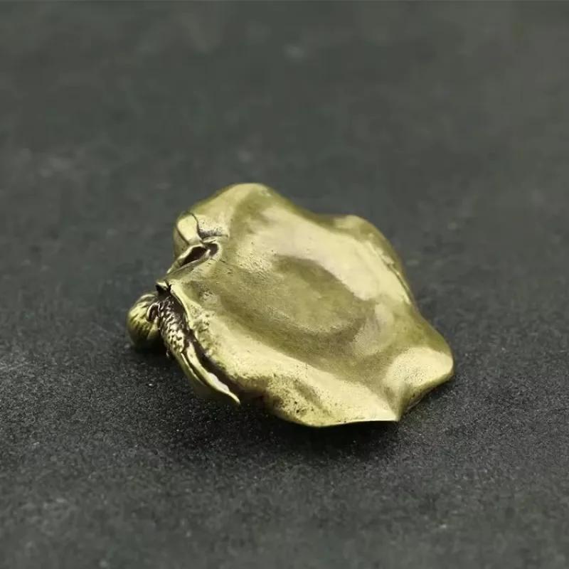 2025 New Creative Retro Brass Goldfish Lotus Leaf Miniature Statue Home Decoration Brass Sculpture Office Desk Decoration