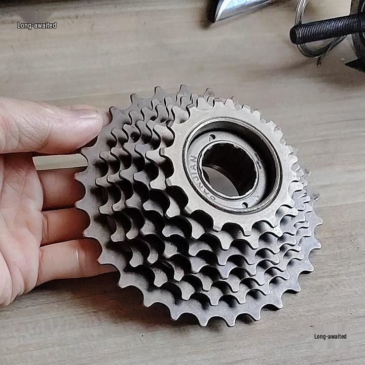 Vélo de montagne 27 vitesses avec poignées tournantes, roue libre indexée 7 vitesses, pignons arrière 9 vitesses, roue libre bruyante 8 vitesses et moyeu à cassette à changement de vitesse