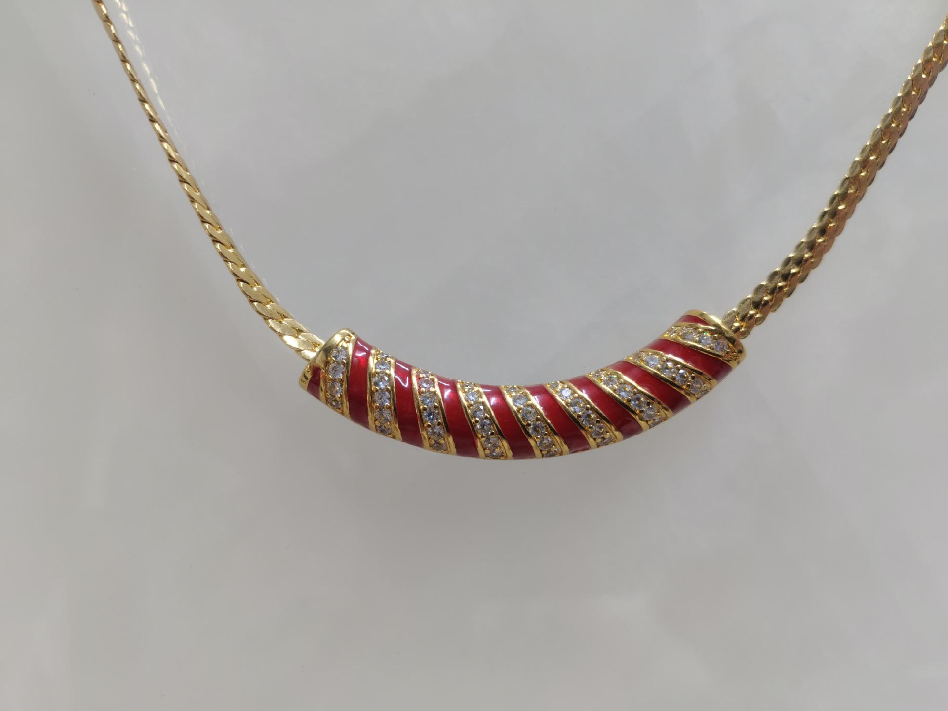 

Vintage High-End Zircon-Inlaid Geometric Snake Bone Choker Necklace