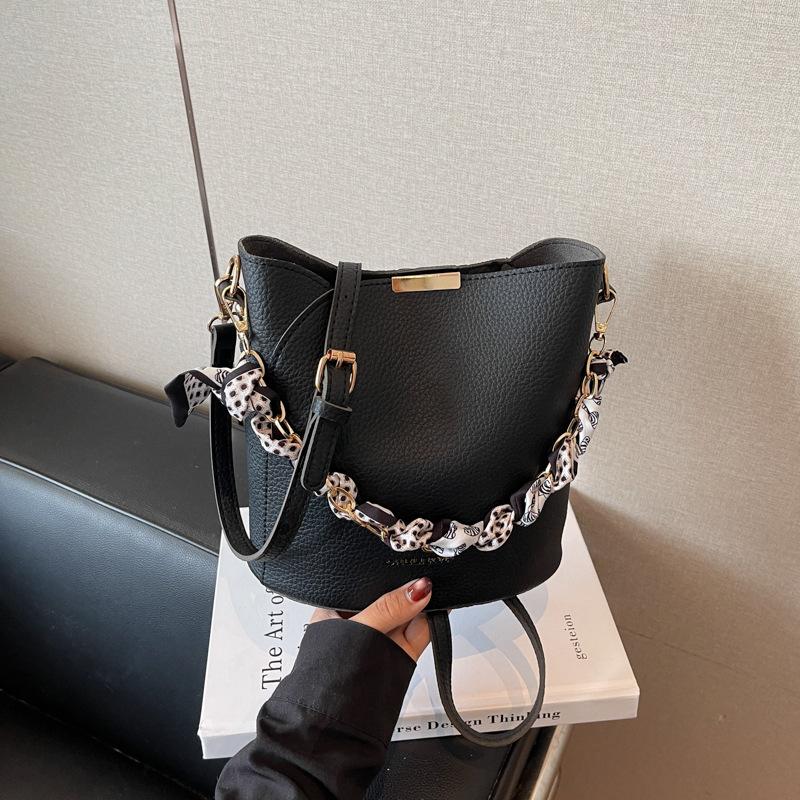 

Shoulder bag casual bag women s summer new portable bucket bag casual fashion versatile messenger bag чорний