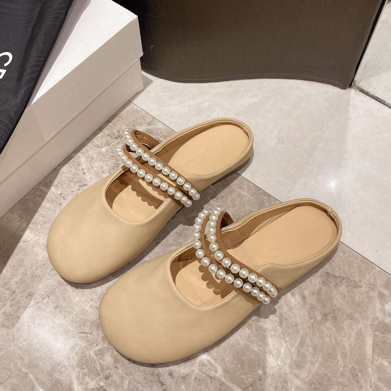 

Baotou half slippers women s summer wear 2025 new pearl one-pedal shoes flat sandals lazy sandals 40