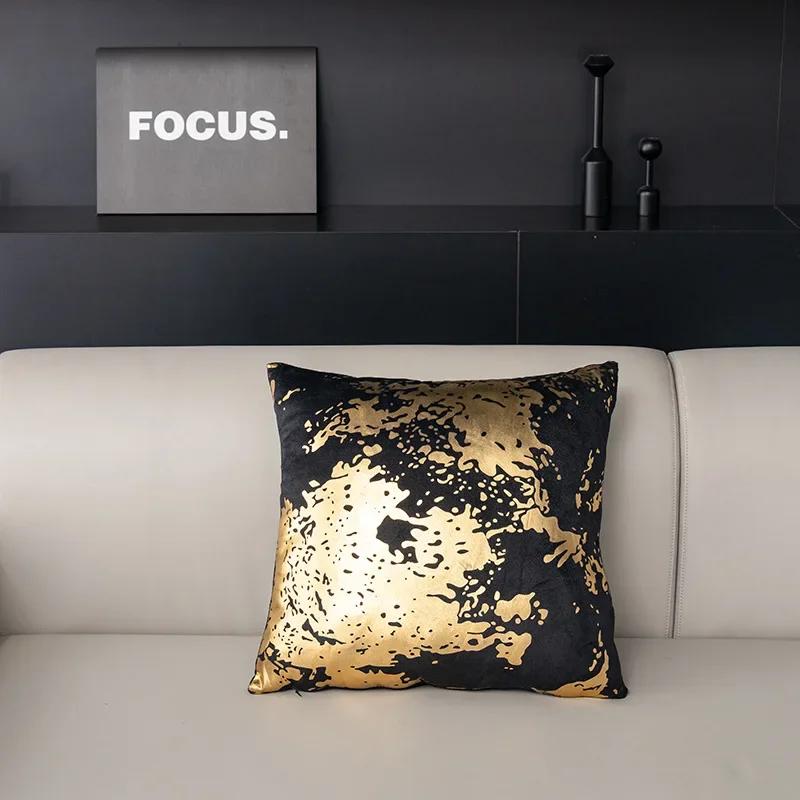 2pcs 45*45cm Nordic Luxury Hot Stamping Pillowcases Gold Patterned Short Plush Pillowslip White and Black Square Pillow Cover