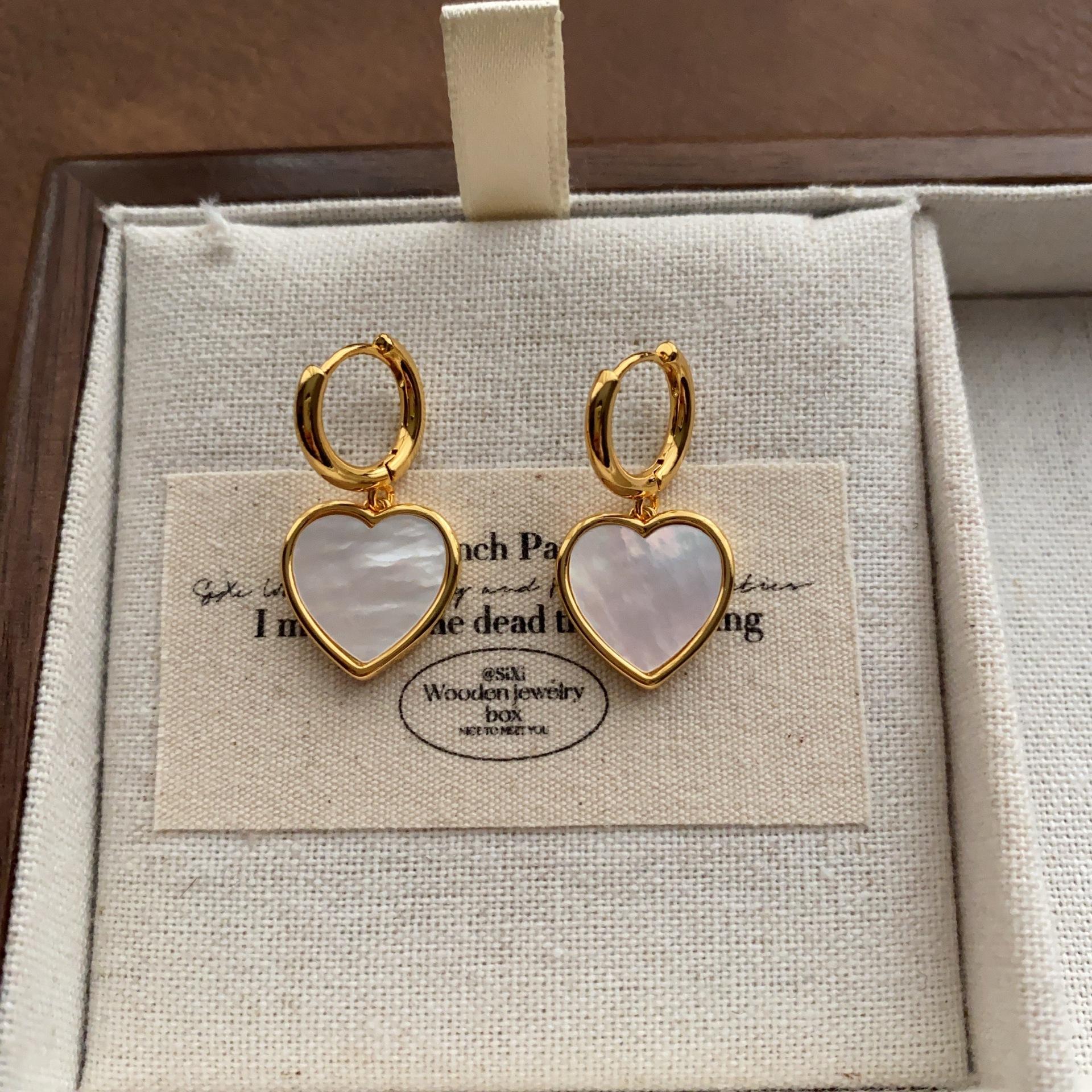 Love Fritillary Earrings Earrings Heart-shaped Fritillary Warm Light Luxury Retro Premium Elegant Daily Versatile Earrings Women