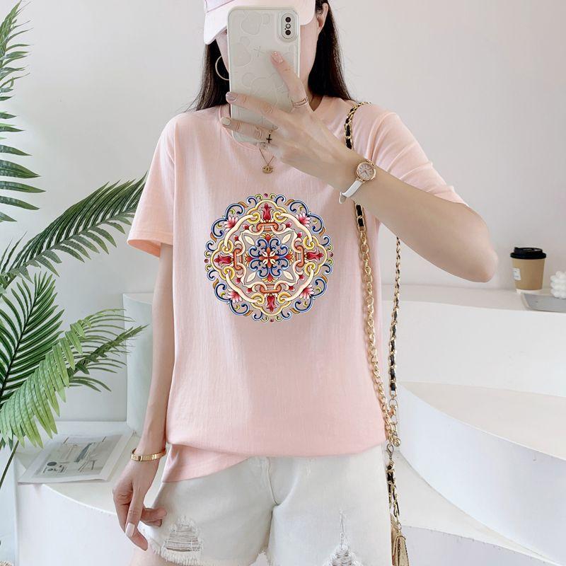 

Літня бавовняна жіноча футболка з круглим вирізом і короткими рукавами. Нова футболка з модним принтом 5L рожевий