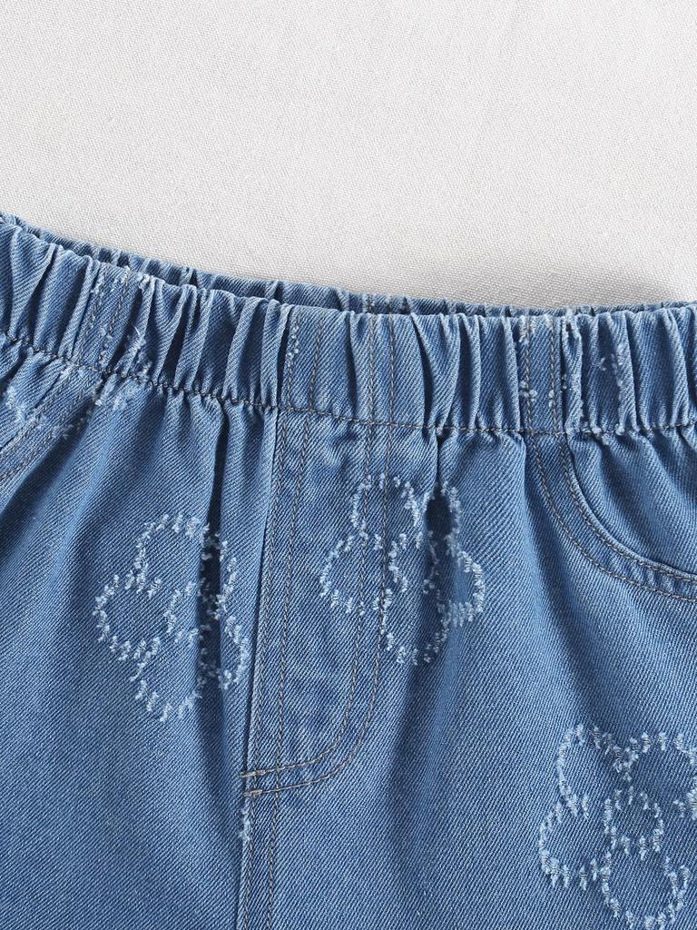 Girls' Two-Piece Outfit: Casual & Simple Sleeveless Vest Top with Cute Floral Accents, Paired with Stylish Denim Shorts