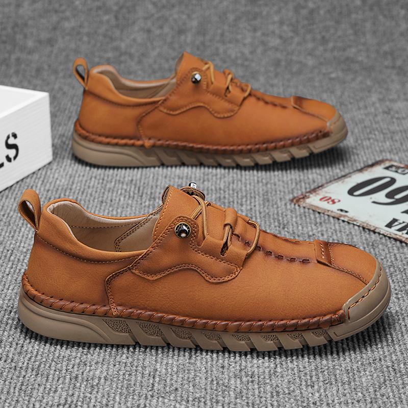 

Класичне шкіряне взуття Чоловічі повсякденні кросівки Чоловіче взуття ручної роботи на відкритому повітрі Шкіряні мокасини Чоловіче взуття на низькій підошві 39 світло-коричневого кольору