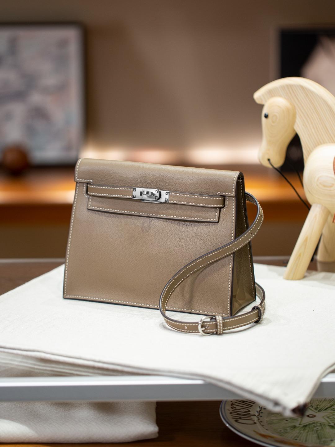 

Danse Dance Bag Top Layer Cowhide Square Minimalist Versatile Single Shoulder Crossbody Bag Genuine Leather Womens Bag 22cm светло-серый