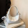 A Stylish and Fashionable Single-shoulder Crossbody Bag with A Luxurious Texture for Commuting To Work.