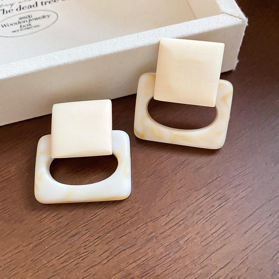 Tropföl runde verdrehte weiße quadratische Ohrstecker Damen einfache vielseitige Ohrringe Ohrringe Damen