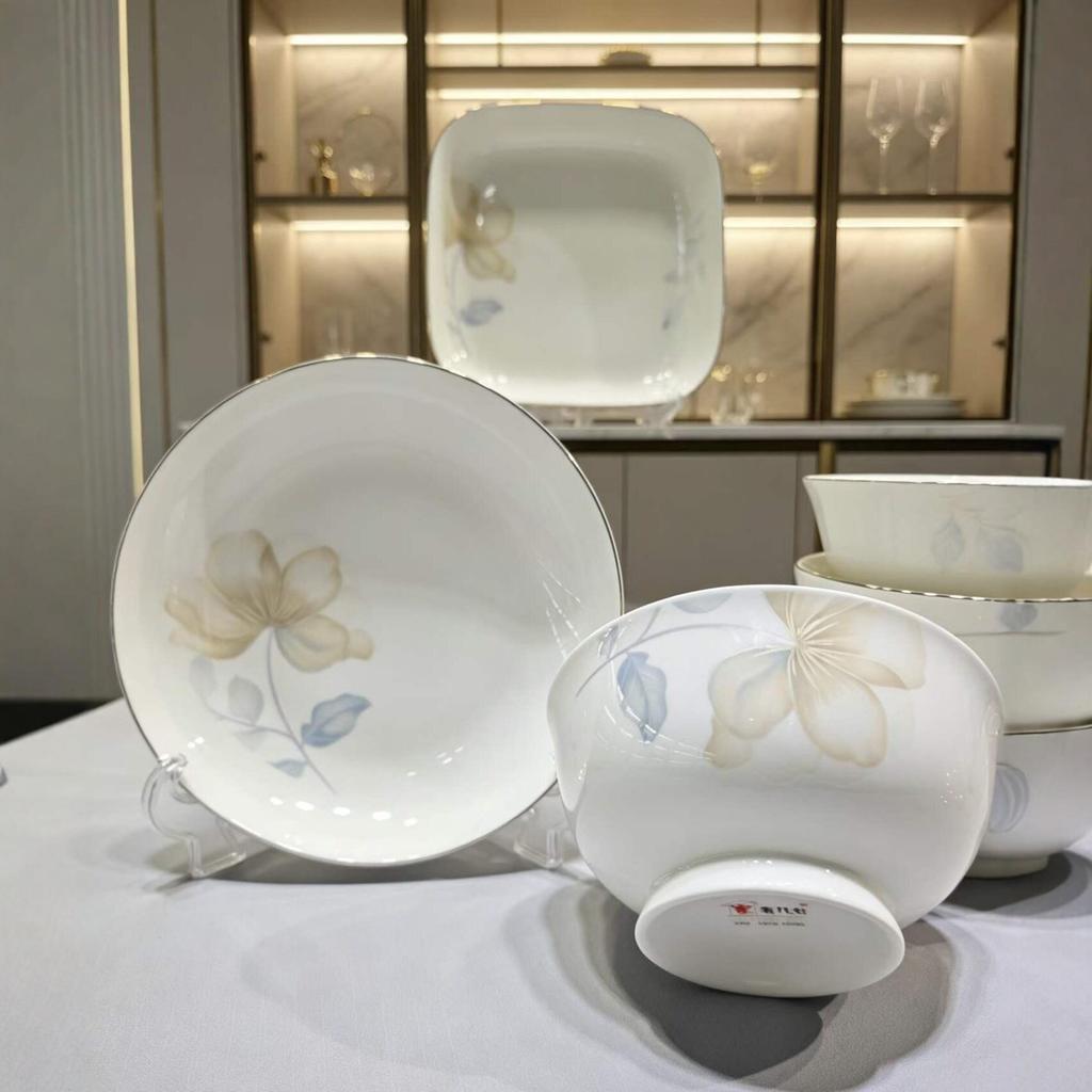 Set di stoviglie in ceramica smaltata con bordo dorato Yu Bao Fang - Elegante collezione di ciotole e piatti per la nuova casa.