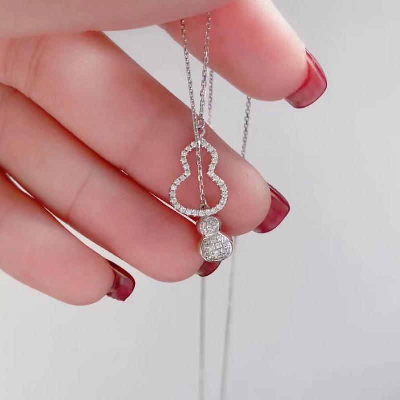 Elegant Rose Gold Gourd Pendant Necklace: Luxury Niche Clavicle Chain for Women - Exquisite Summer Choker Accessory