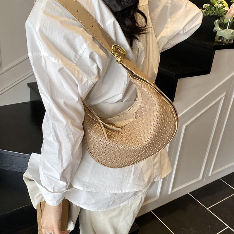 Large capacity bag women's spring and summer versatile 2025 new fashion niche design single shoulder messenger bag commuter dumpling bag