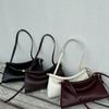 2025 neue Sommer- und Herbst-Clip-Tasche Französische Nischen-Leder-Schulter-Unterarmtasche Leder Retro-Mode Baguette-Tasche Damen