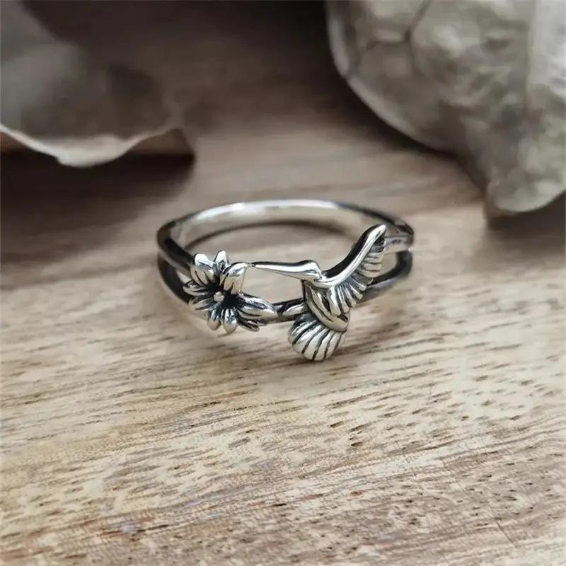 Retro And Old Jewelry, Literary And Fresh Flowers, Simple Hummingbird Ring, Ancient Silver Smear Ring.