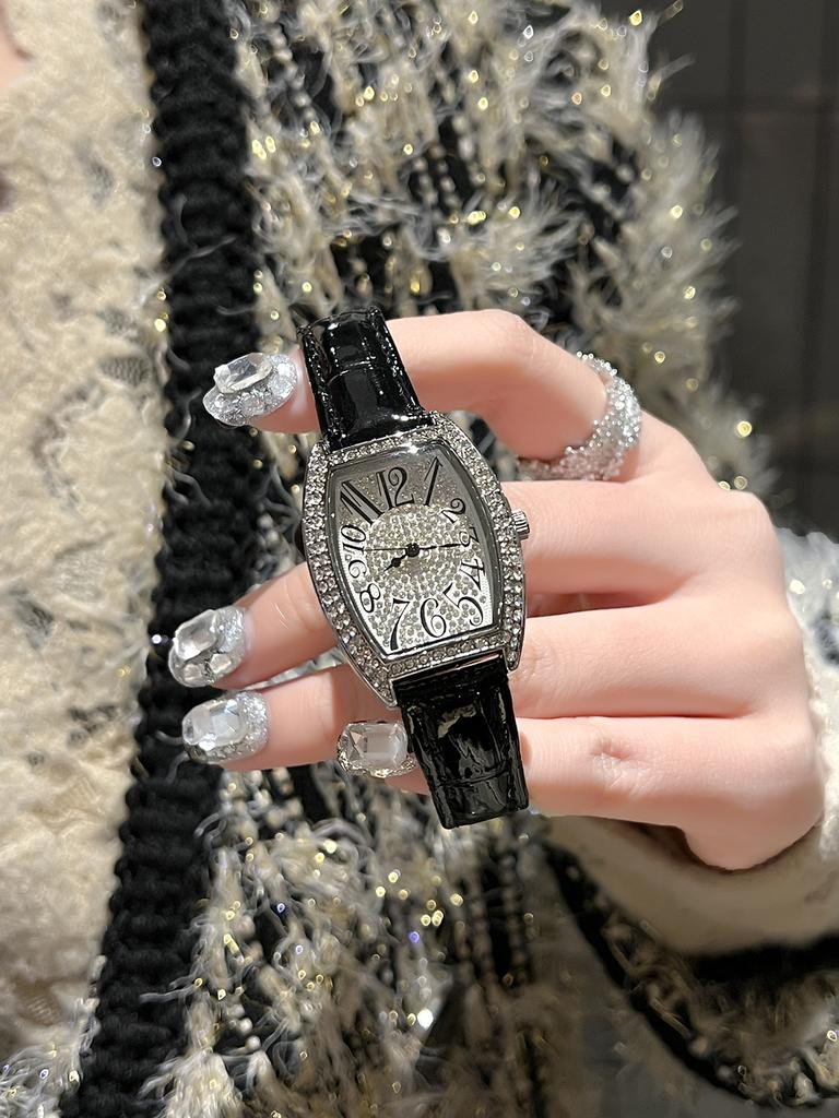 Tonneau Full Diamond Plate Lady Watch Elegant Timepiece for Kazakhstan And Middle East Asian Countries