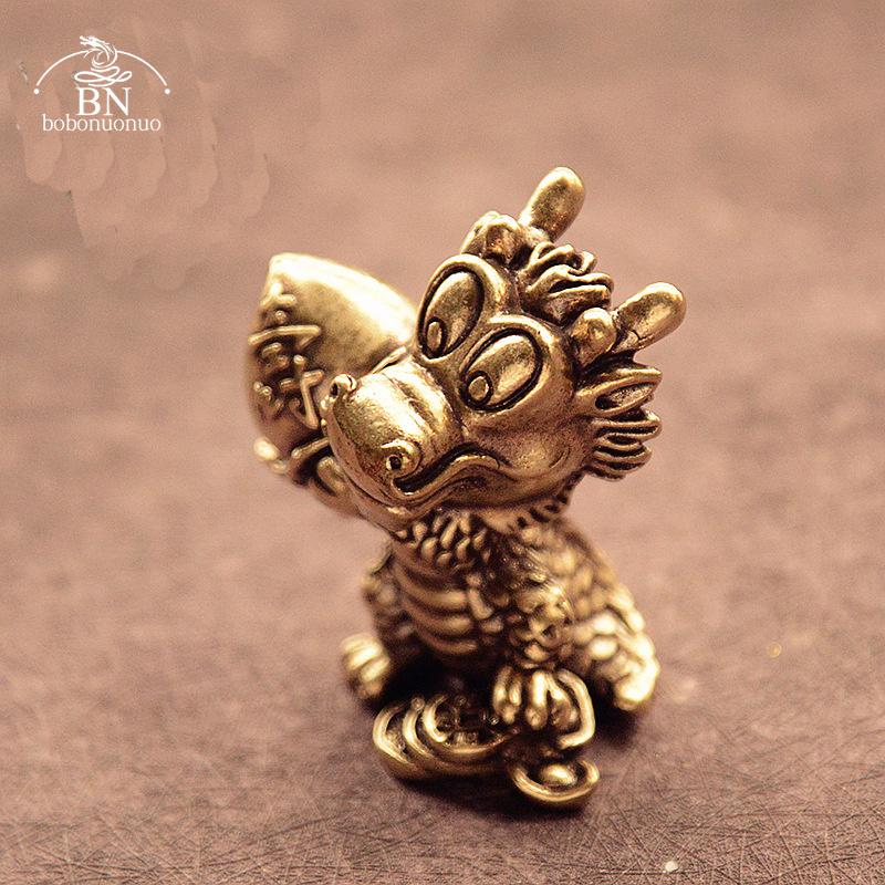 Ottone Antico Animale Zodiacale Cinese Drago Tiene Pesca Scultura Artigianato Ornamento Longevità Regalo di Compleanno Figurina Bestia Feng Shui