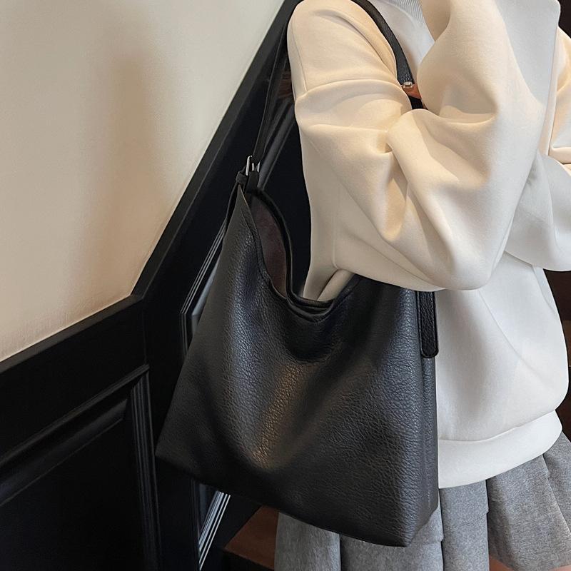 Casual Commuter Tote Bag Korean Version Niche This Year Popular Large-capacity Texture Versatile Single Shoulder Underarm Temperament Women's Bag