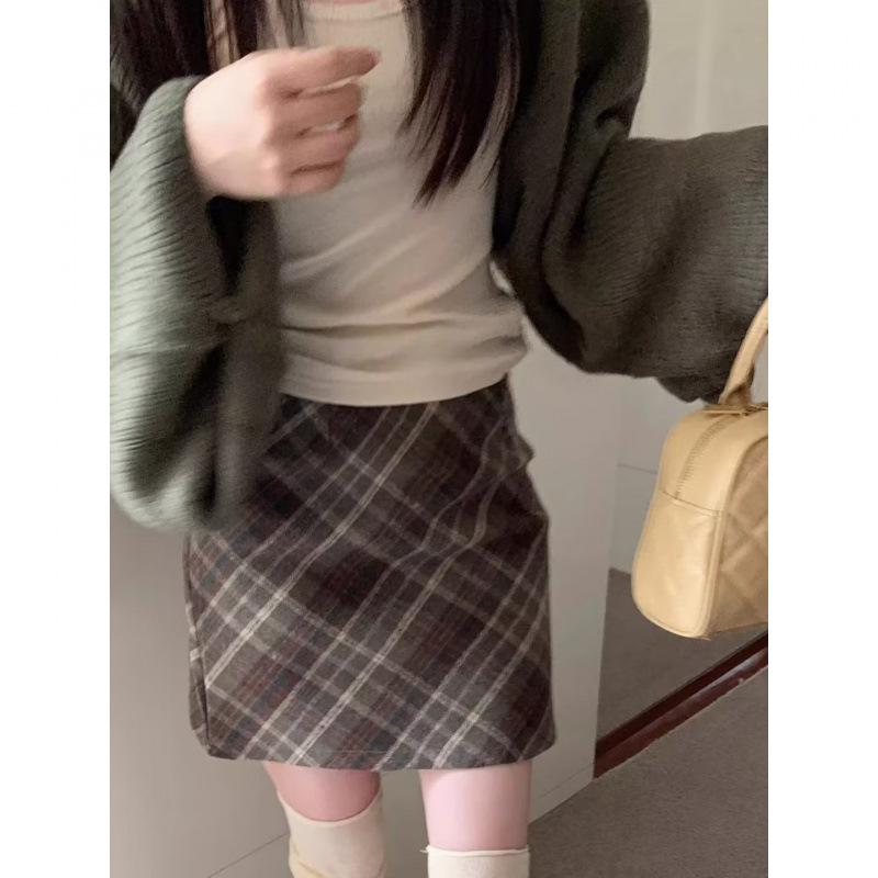 Women's High-Waist Retro Plaid Wool Skirt - A-Line Hip Style for Autumn/Winter 2024
