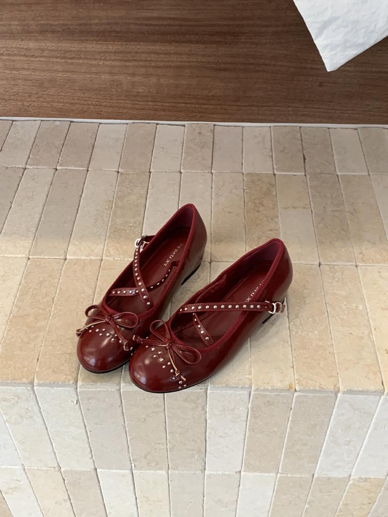 Autumn Fashion Rivet Shallow Single Shoes Women's Soft Sole Cross Strap Mary Jane Shoes 2025 New