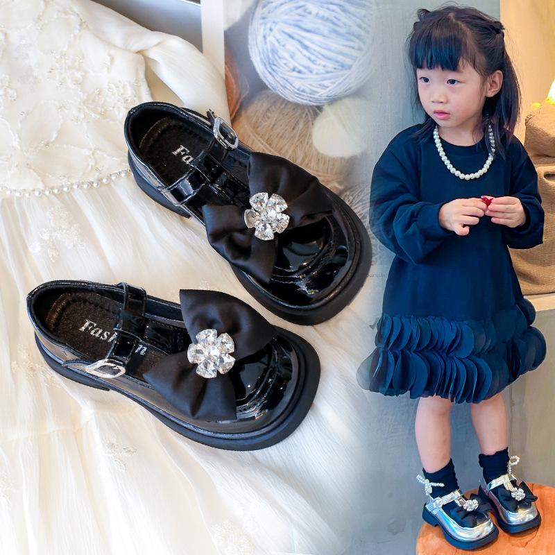 Kinder College-Stil Lederschuhe 2026Neuer Frühling/Sommer Niedliche Schleife Große Blume Strass Mode Auftrittsschuhe