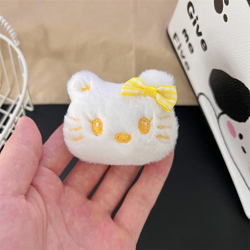 Cute Small KT Cat Plush Doll Brooch for DIY Clothing, Bags, Shoes, and Socks Decoration