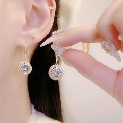 Boucles d'oreilles Exquises Haut de Gamme avec Diamants Éclatants et Design de Luxe Simple