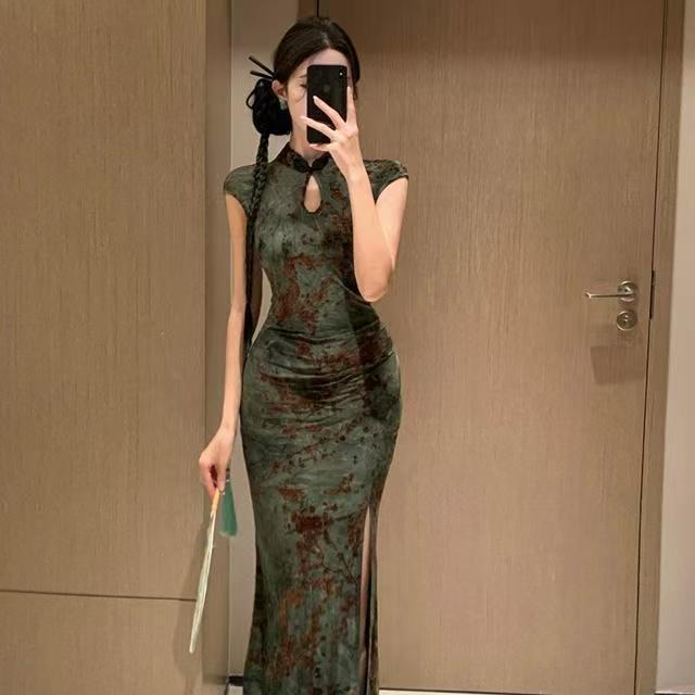 New Chinese Retro Printing Improved Cheongsam Dress, High Sense, Stepmother Style, Hip-wrapped Long Skirt Temperament