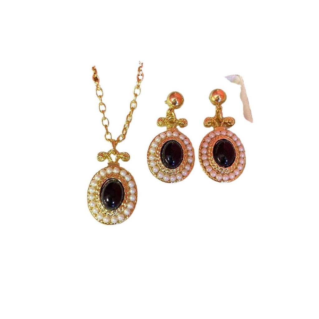 Vintage Gold Stud Earrings & Pearl Necklace Set - European and American Retro Fashion Jewelry