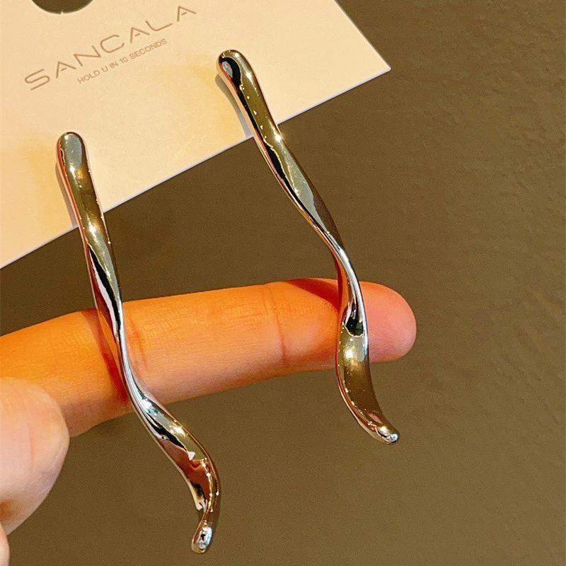 2023 Trendy European-American Curved Line Earrings - Bold & Fashionable Internet Celebrity Style