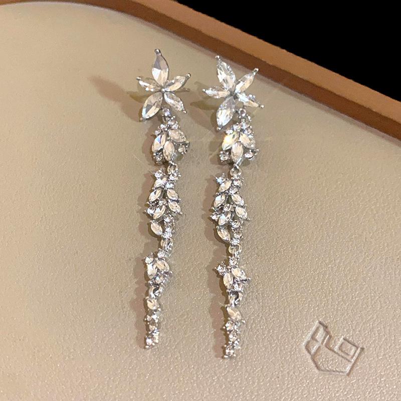 Silver Needle Korean Butterfly Crystal Diamond Earrings Light Luxury Premium Long Earrings Fashion Exquisite Dress Earrings