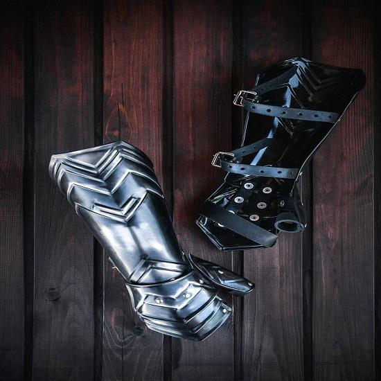 Blackened Pair Steel of Bracers / Cosplay Armor for Larp Clothing - Metal Bracers, Fantasy Warrior, Lerp Costume, Renaissance Medieval Knight