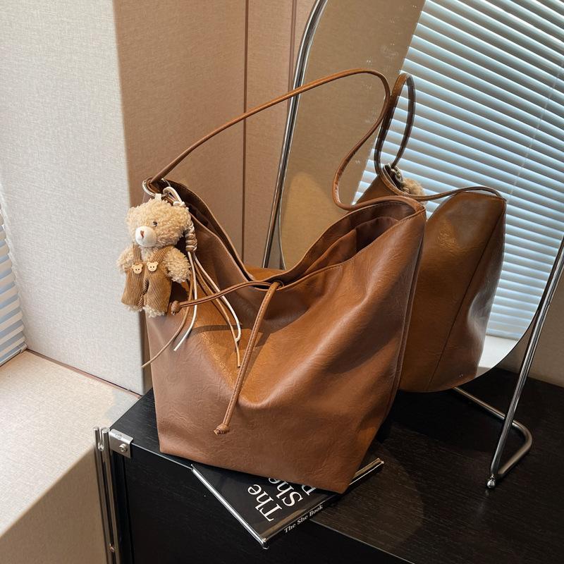 Large Capacity Bag Women's Versatile New Retro Casual Shoulder Messenger Bag Pleated Commuter Tote Bag