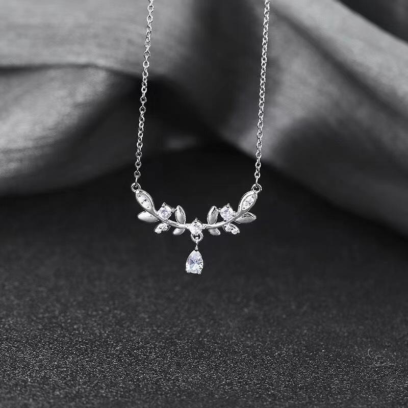 

Store hot-selling gradual change love necklace female students advanced sense romantic love collarbone chain temperament gentle