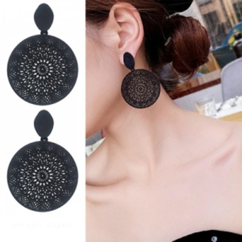 Punk Earrings Temperament Sweet Elegant Black Circle Temperament Hollow Pattern Earrings Women's Clothing Black Stud