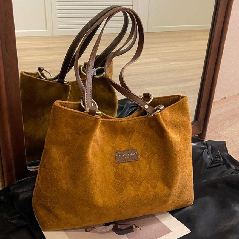 

Популярные сумки большой вместимости на осень и зиму, женские сумки, повседневные сумки через плечо для работы, сумки-тоут подмышку. коричневый