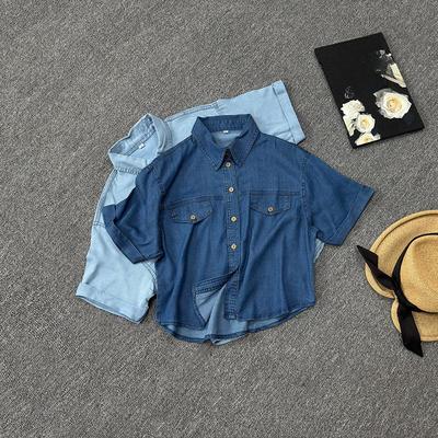 Die neue Sommerkollektion von Damen-Jeanshemden ist schlicht, modisch, vielseitig und zeichnet sich durch ein hochwertiges und elegantes Design aus.