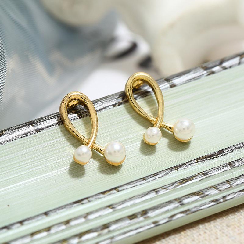 

Винтажные серьги-пусеты с барочным жемчугом, женские универсальные высококлассные французские серьги, простой темперамент, персонализированные трендовые украшения для ушей